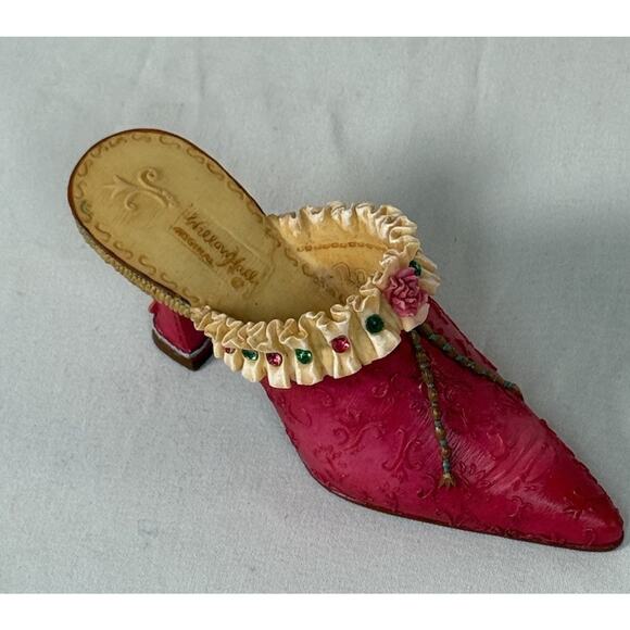 Willow Hall Miniature Vintage Mule Figurine Pretty Maiden Circa 1810, 85-06 - Picture 2 of 16